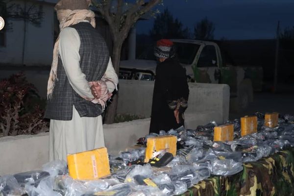 طالبان وايي له پاکستان څخه قاچاق کېدونکې وسلې یې نیولې دي