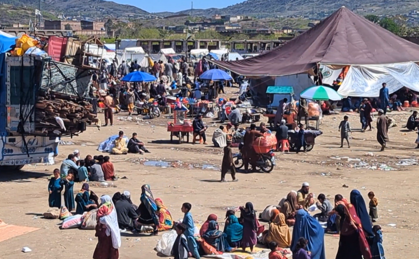 د طالبانو سفیر د خیبر پښتونخوا له اعلی وزیر سره د افغان کډوالو پر وضعیت غږېدلی