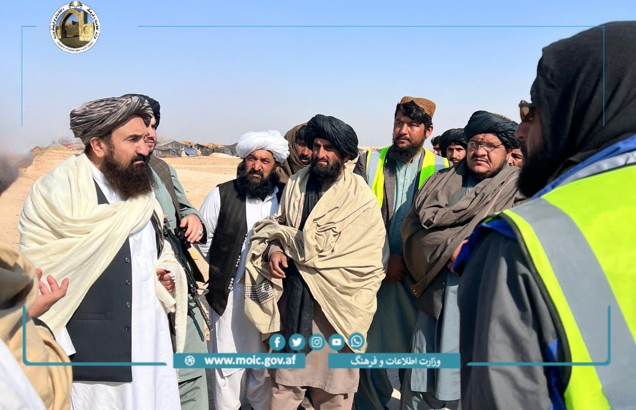 د ټولګټو وزارت پرځای؛ د طالبانو د اطلاعاتو او کلتور وزیر د سړک جوړونې نظارت کوي