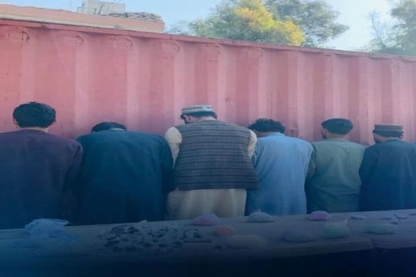 طالبان وايي په ننګرهار کې یې د نشه يي توکو د قاچاق او استعمال په تور ۴۱ کسان نیولي دي