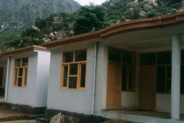 طالبان وایي د کونړ ۳۶ زلزله ځپلو کورنیو ته یې کورونه جوړ کړي