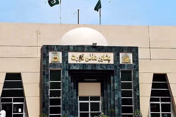 دادگاه پیشاور مانع اخراج یک افغان مبتلا به سرطان از پاکستان شد