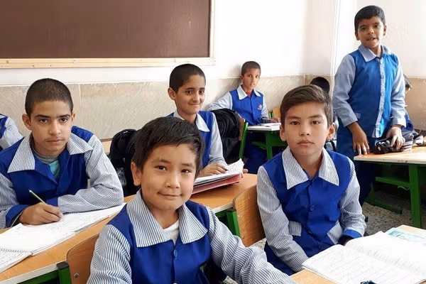 دانشآموزان اتباع خارجی در ایران برای ثبتنام باید معرفینامه بگیرند