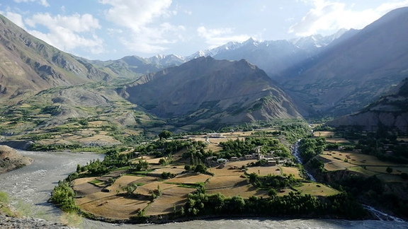 شننه؛ ولې وطن ته مور وایي؟