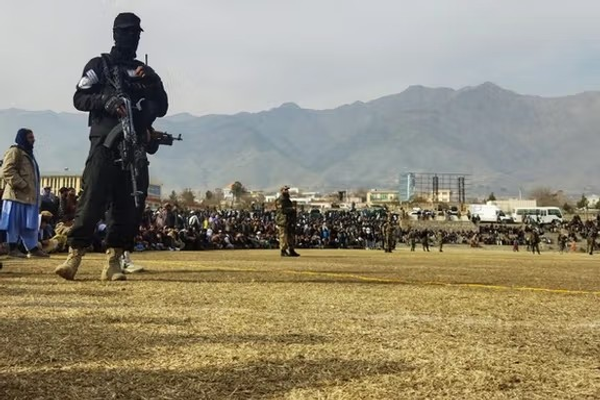 د ۲۰۲۶کال په لومړۍ ورځ؛ طالبانو په روزګان، بلخ او ننګرهار کې اته کسان په دُرو وهلي دي