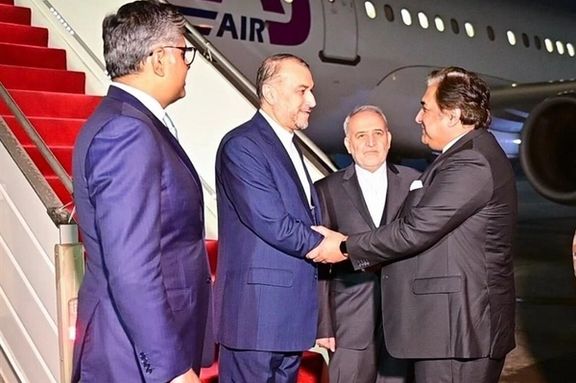 وزیر خارجه جمهوری اسلامی ایران در صدر یک هیئت بلندپایه سیاسی، نظامی به پاکستان رفت