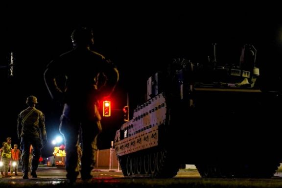 له سختو لاریونونو وروسته؛ د ټرمپ په امر سمندري ځواکونه د امریکا لاس انجلس ته رسېدلي