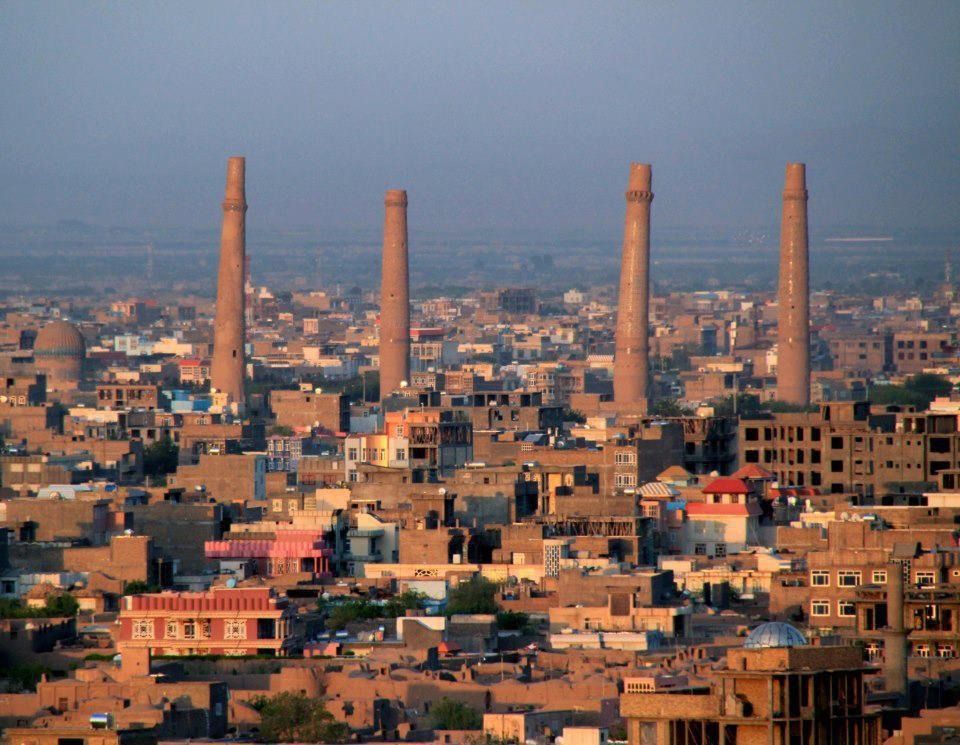 طالبان هفت نفر، به شمول کارمندان دولت پیشین را در هرات بازداشت کرد