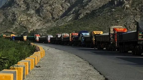 پر ډیورنډ تړلې لارې؛ د خیبر پښتونخوا عواید ۵۳ سلنه کم شوي