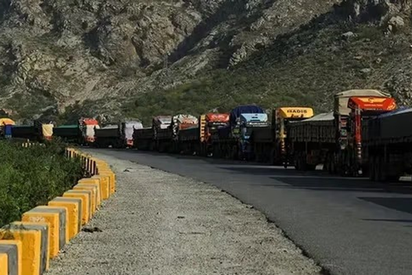 پر ډیورنډ تړلې لارې؛ د خیبر پښتونخوا عواید ۵۳ سلنه کم شوي