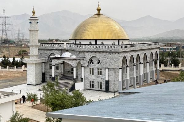 طالبانو په میدان وردګو کې میلیون ډالري جومات جوړ کړ