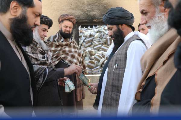 طالبانو د څه باندې ۴۰۵ میلیونه افغانیو په ارزښت زاړه بانک نوټونه وسوځول