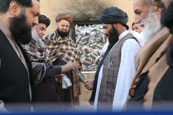 طالبانو د څه باندې ۴۰۵ میلیونه افغانیو په ارزښت زاړه بانک نوټونه وسوځول