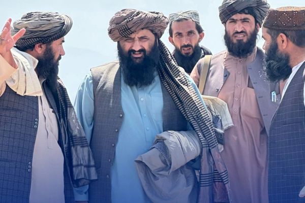 د طالبانو د ۲۰۳ قول اردو قومندان د ډیورند کرښې ته څېرمه پوستې ارزولي