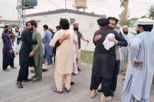 پاکستاني طالبانو په جنوبي وزیرستان کې اووه برمته شوي پولیس خوشي کړل