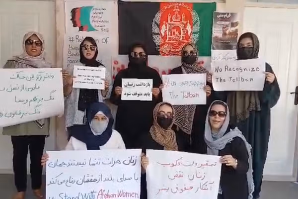د ایران مشهد کې د افغان ښځو یوې شبکې د هرات له ښځینه معترضینو خپل ملاتړ اعلان کړ