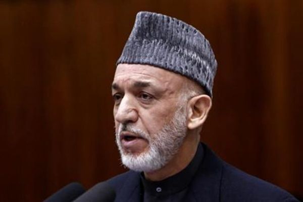 حامد کرزی د درملنې لپاره جرمني ته تللی