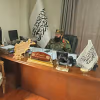 شاید که «فلنگ» خفته باشد؛ لطیفالله حکیمی، از علاقهمند زبان فارسی تا انکار زبان ملی