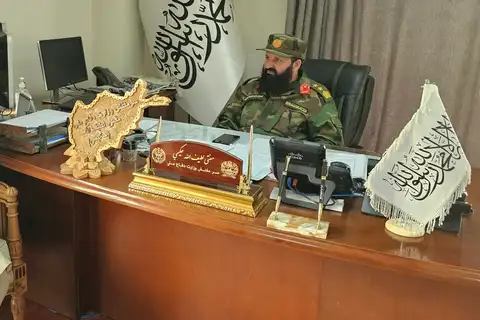 شاید که «فلنگ» خفته باشد؛ لطیفالله حکیمی، از علاقهمند زبان فارسی تا انکار زبان ملی