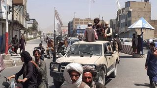 د طالبانو له خوا د لوی اختر یوه ورځ ځنډولو ته غبرګونونه