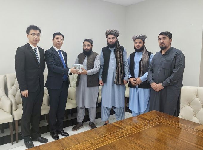 چین ۲۰۰ هزار دالر برای زلزله‌زدگان هرات کمک کرد