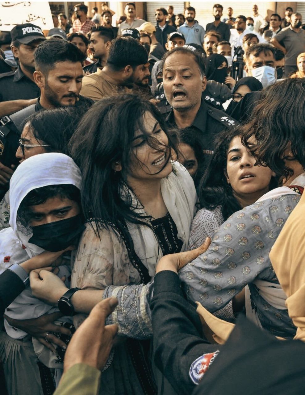 پاکستاني ځواکونو د بشري حقونه فعاله او د بلوڅو یووالي غورځنګ مخکښه غړې سمي‌دین بلوڅ نیولې 