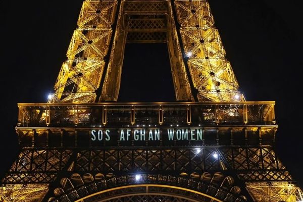 شهردار پاریس میگوید این شهر زنان افغانستان را فراموش نمیکند