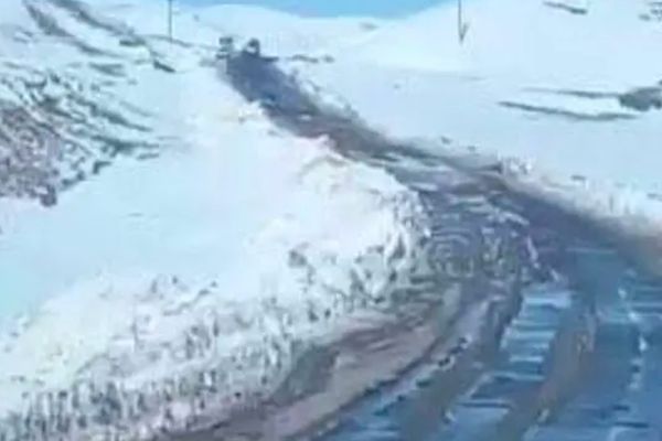 Heavy Snowfall Forces Closure of Herat-Torghundi Highway