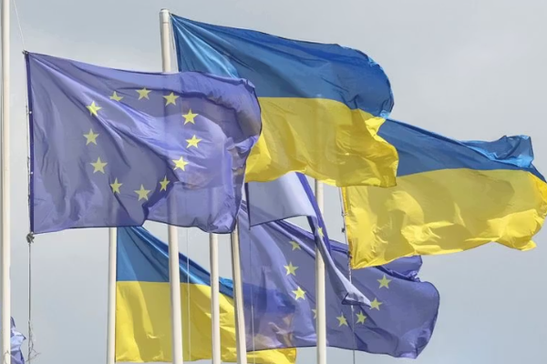 أوروبيون يبحثون إنشاء منطقة عازلة بين روسيا وأوكرانيا في غياب دور أميركي فاعل