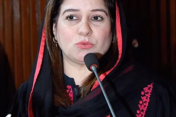 شګفته ملک: له زدهکړو او اساسي حقونو څخه د افغان ښځو او نجونو بې برخې کول د غندلو وړ دي