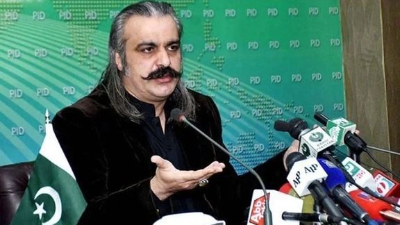 عمران خان علي امین ګنډاپور د خیبر پښتونخوا د مشر وزیر په توګه نوماند اعلان کړ