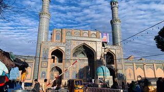 طالبانو هرات او کندهار کې ښځې په جوماتونو کې له لمانځه منع کړې