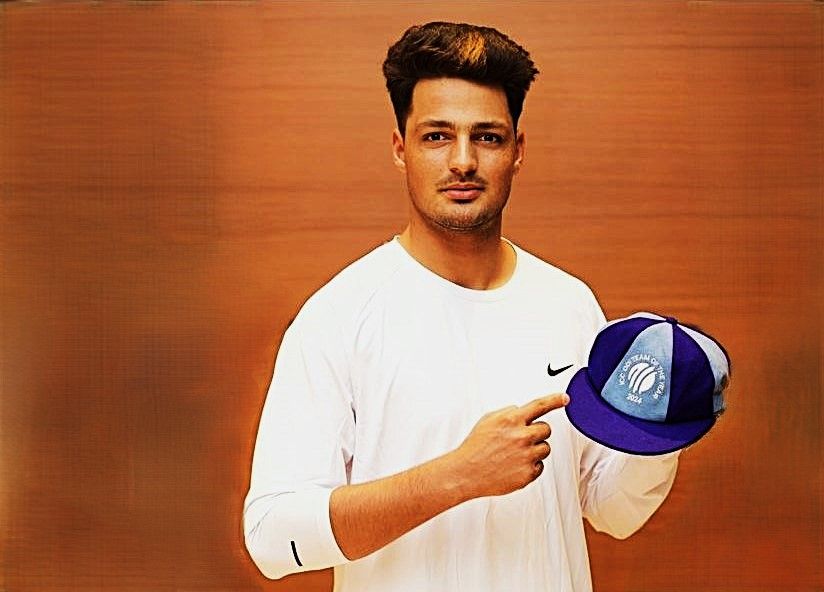 الله‌محمد غضنفر، جایزه عضویت در تیم منتخب سال ٢٠٢٤ کریکت جهان را دریافت کرد