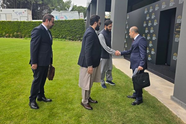 مقامات طالبان در کنفرانس آنتالیا «کلاه و لنگی» را از سر برداشتند