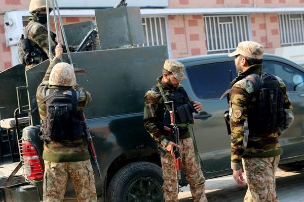 در انفجار یک موتر بمبگذاریشده در شمالغرب پاکستان سه پولیس کشته شدند