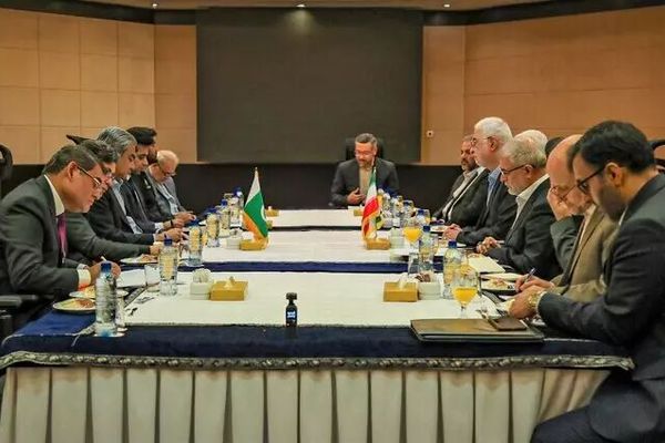 اسکندر مومني: د ایران او پاکستان ځیني سرحدي لارې به ۲۴ساعته خلاصې وي