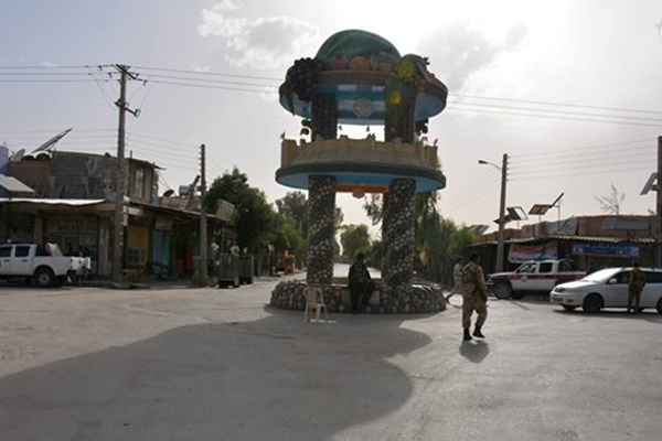 په فراه کې د دوو کورنیو ترمنځ وسلهواله شخړه؛ څلور کسان وژل شوي او پنځه نور ټپیان دي