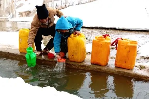 طالبان:نږدې پنځو کلونو کې ۶۵۰ زره کسانو د څښاک پاکو اوبو ته لاسرسی موندلی
