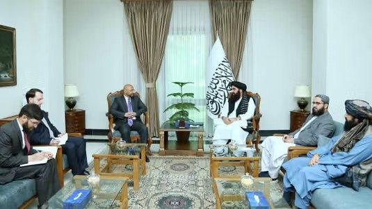 وزير خارجية طالبان يبحث مع السفير التركي المفاوضات مع باكستان
