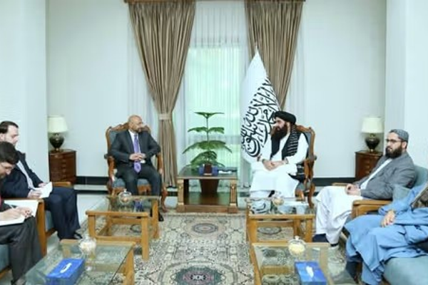 وزير خارجية طالبان يبحث مع السفير التركي المفاوضات مع باكستان