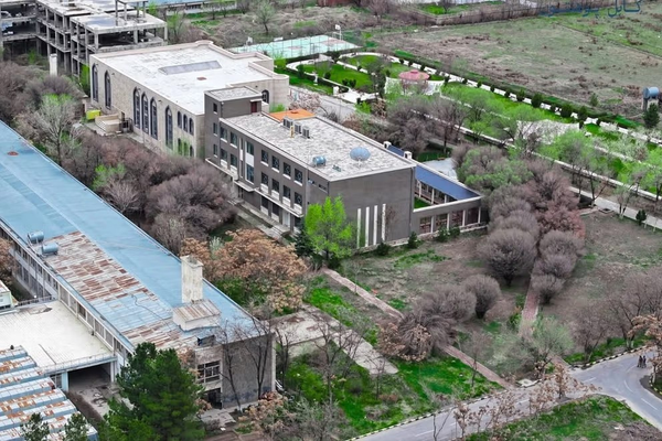 موجة حظر الهواتف الذكية فی أفغانستان تصل إلى الجامعات