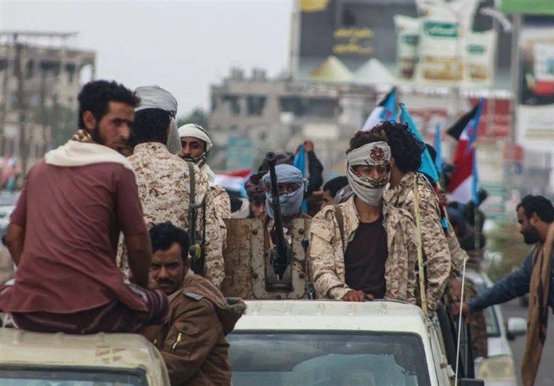 سعودي عربستان د سویلي یمن د بېلتون‌پالو پر یوې پوځي اډې هوايي بریدونه کړي