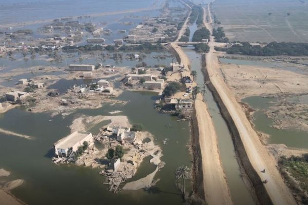 په کراچۍ او کویټې کې د سختو ورښتونو له امله ۱۳ کسان مړه شوي دي