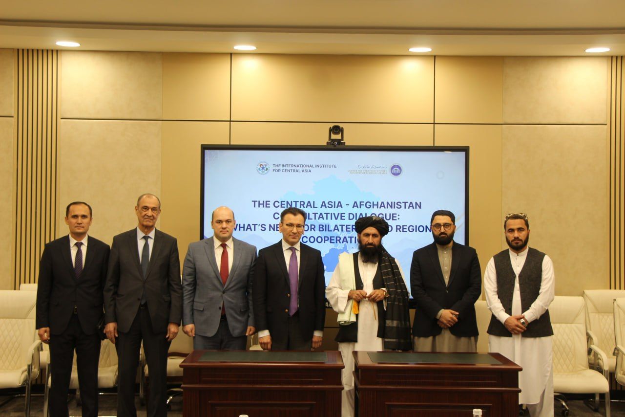 طالبانو سفیر او ازبکستاني چارواکو د سیمه‌ییزو همکاریو په تړاو پر راتلونکو ګامونو خبرې وکړې