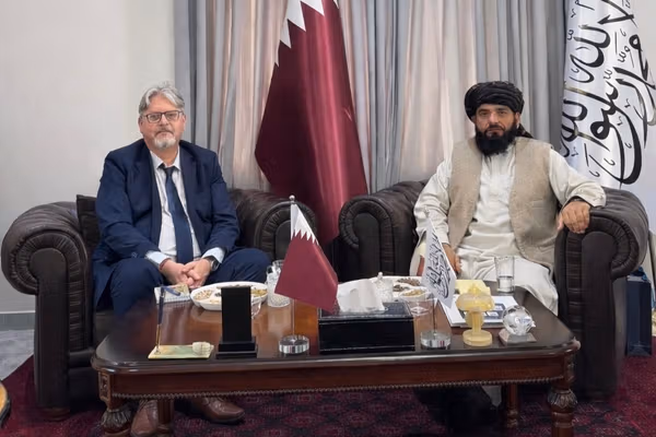 سهیل شاهین له اروپايي ډېپلوماټانو سره د ستنېدونکو افغان کډوالو پر اړتیاوو خبرې کړي