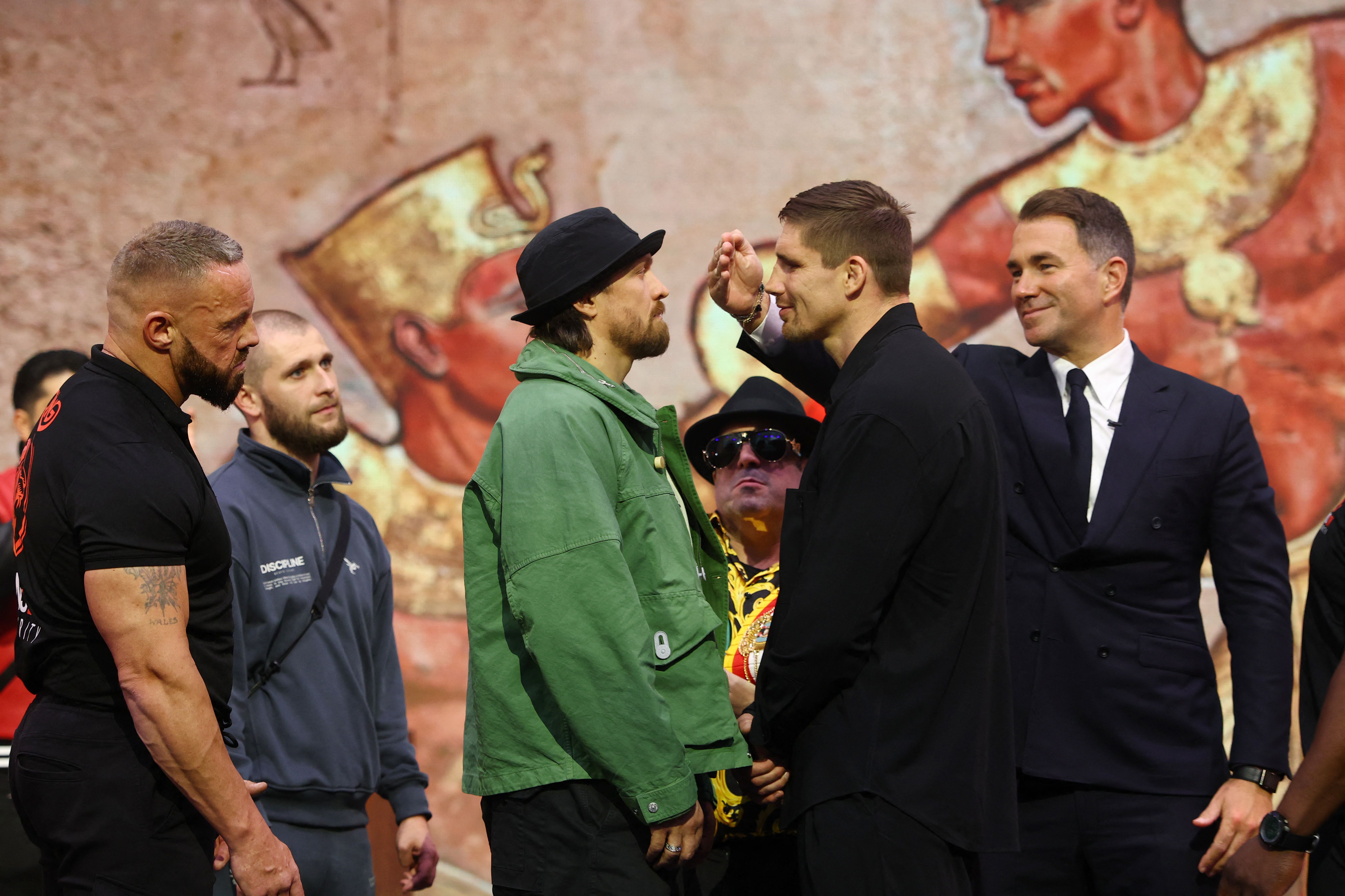 مبارزه جنجالی قهرمان بوکس سنگین‌وزن جهان با یک کیک‌بوکسر 