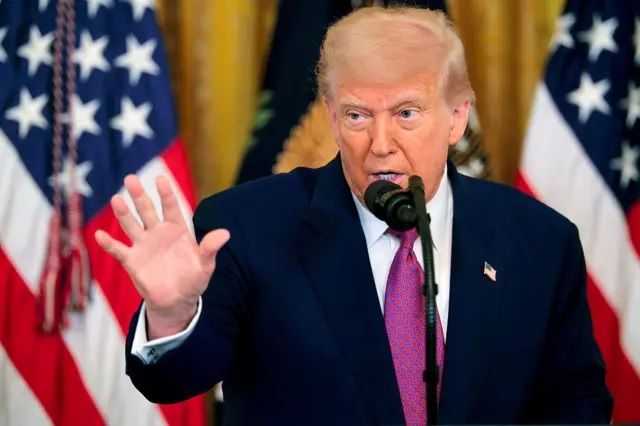 ټرمپ: زه د جګړو د حل منځګړې یم او تراوسه مې ۸ جګړې پای ته رسولي