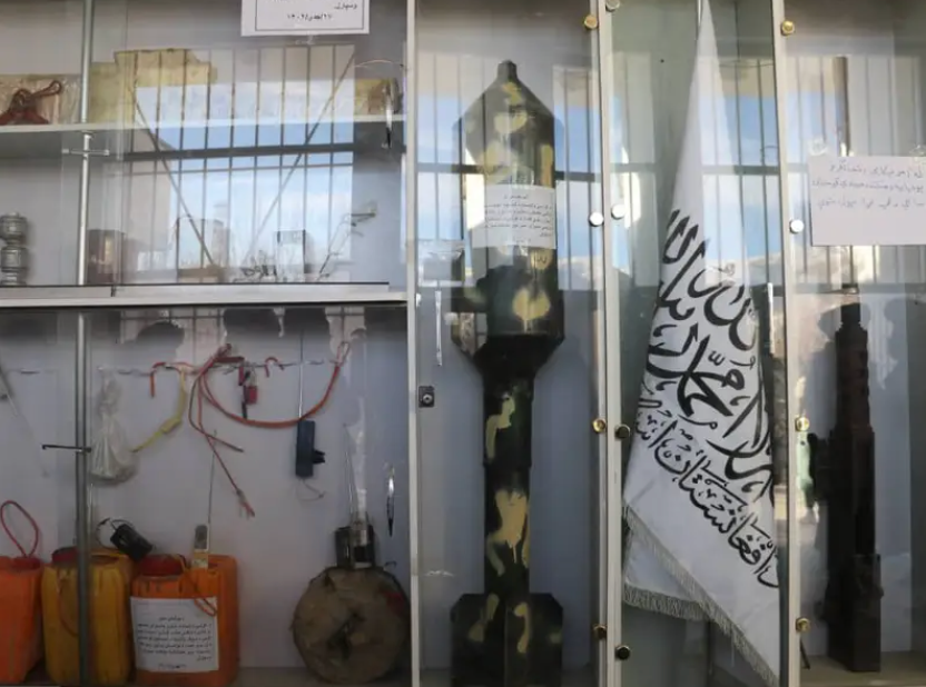 پر بوشکه يي بمونو سینګار موزیم؛ طالب چارواکو د میدان وردګ له "جهادي موزیمه" لیدنه وکړه