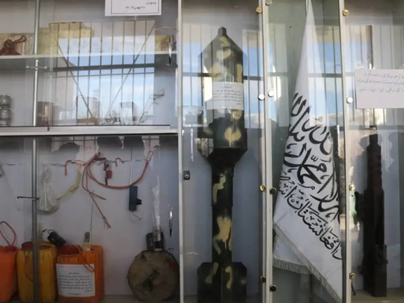 پر بوشکه يي بمونو سینګار موزیم؛ طالب چارواکو د میدان وردګ له "جهادي موزیمه" لیدنه وکړه