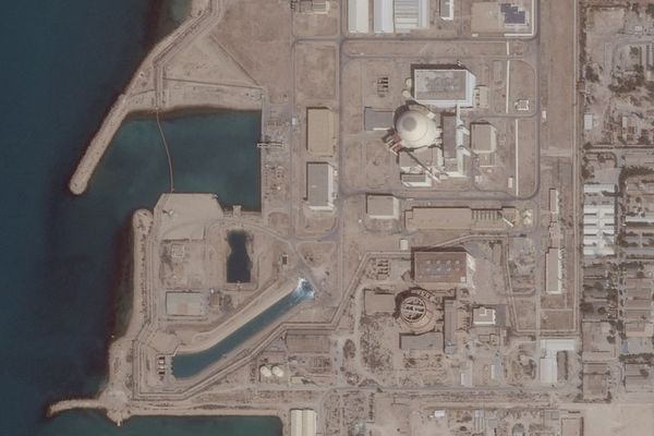 روسيې د ایران له بوشهر اټومي بټۍ څخه خپل ۱۹۸ کارکوونکي واېستل